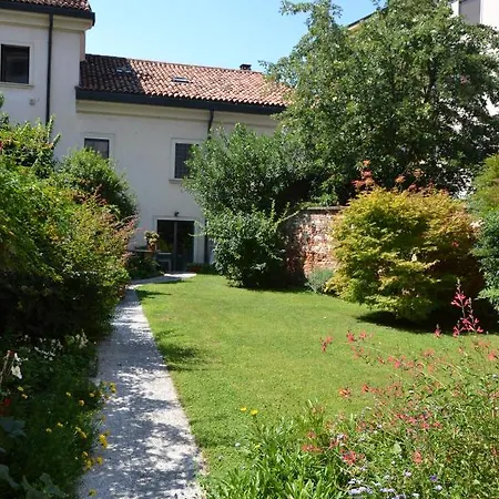 Mansarda Fogazzaro Διαμέρισμα *